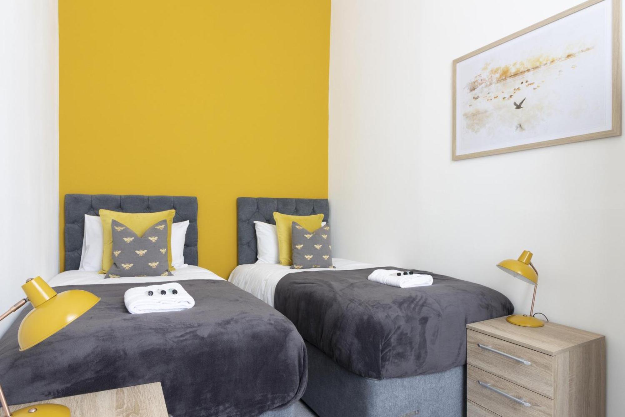 Alexandra - Large 3 Bed Perfect For Contractors, Free Parking, Fast Wifi And Great Value! Apartment Plymouth Luaran gambar